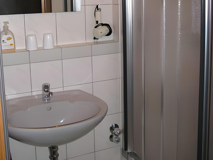 Bathroom 10