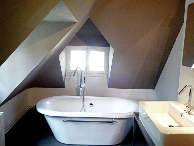 Bathroom 3, Spacious Spa Villa With Garden, Liège