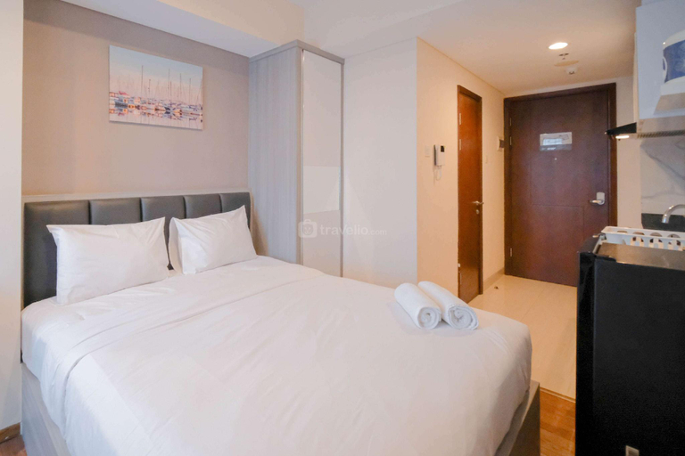 Bedroom 2, Compact Studio Grand Sungkono Lagoon By Travelio, Surabaya