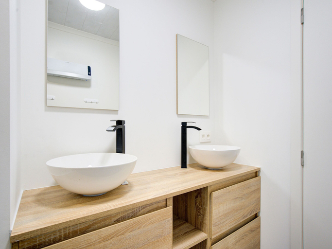 Bathroom 5, Beautiful Holiday Home in Merksplas With Garden, Antwerpen