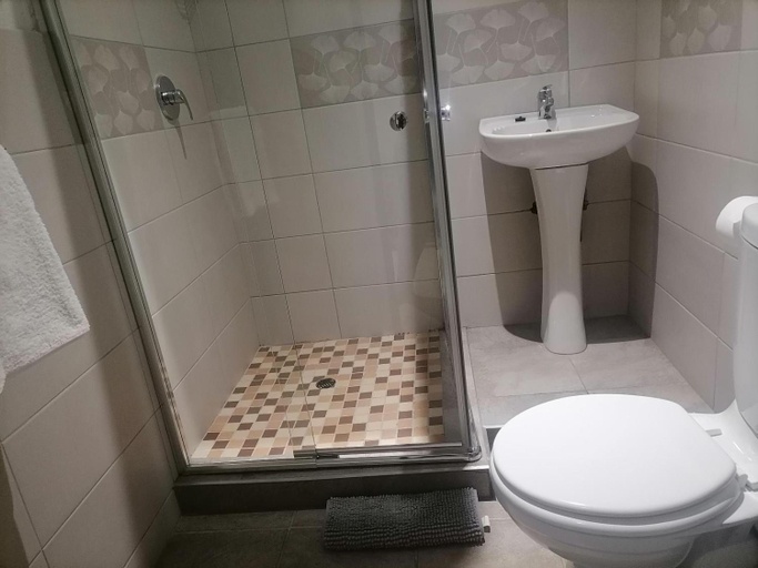 Bathroom 3, The Hill Lodge, Vhembe