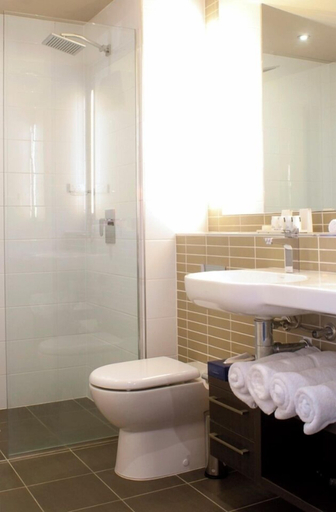 Bathroom 18