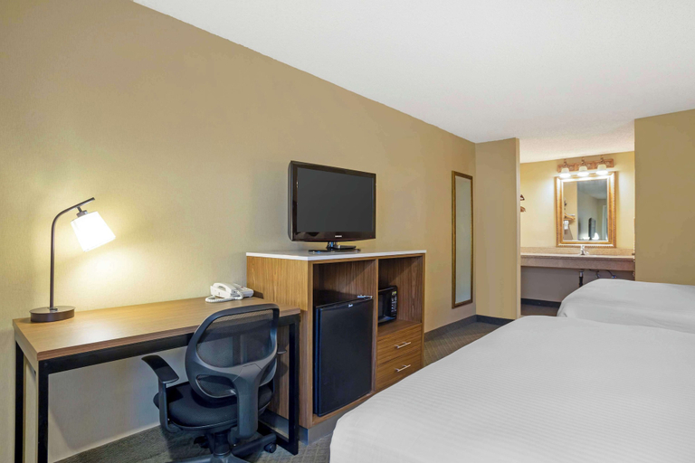 Bedroom 3, Best Western Shadow Inn, Yolo