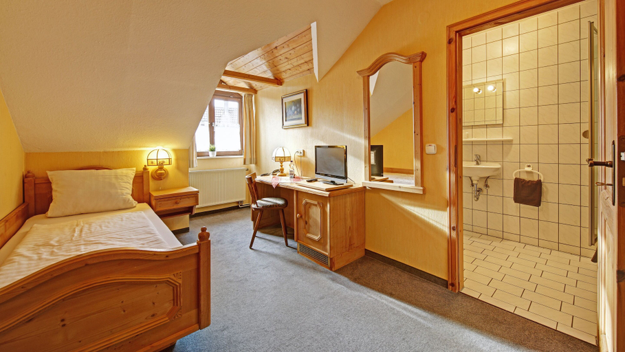 Bedroom 5, Landgasthof Falken, Ostalbkreis