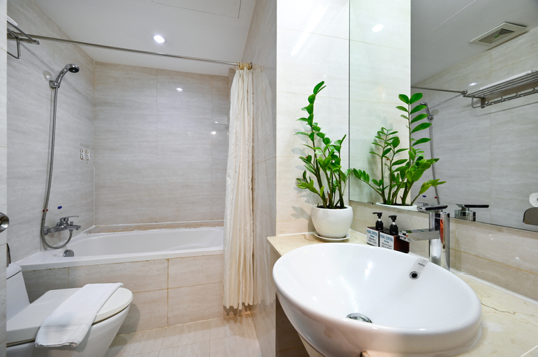 Bathroom, Pearl Central Hotel, District 1