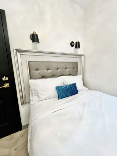 Toronto Rooms and Suites, Toronto