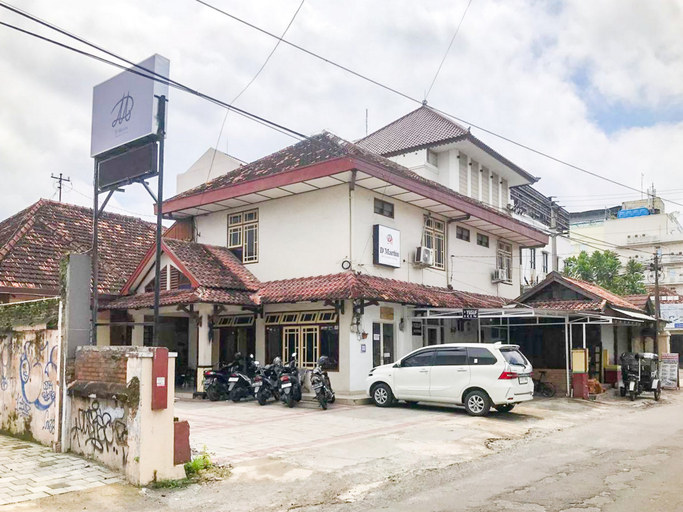 Exterior & Views, D Martin Malioboro Hotel RedPartner, Yogyakarta
