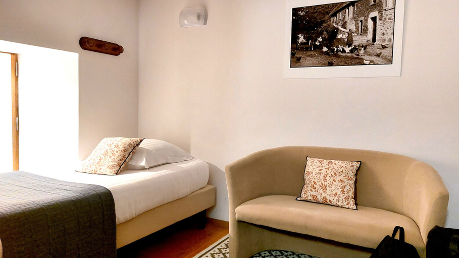 Bedroom 4, Auberge des Goubelins, Manche