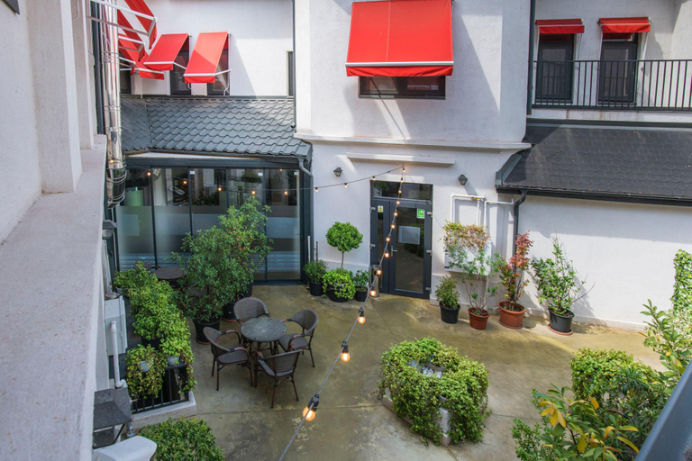 Exterior & Views