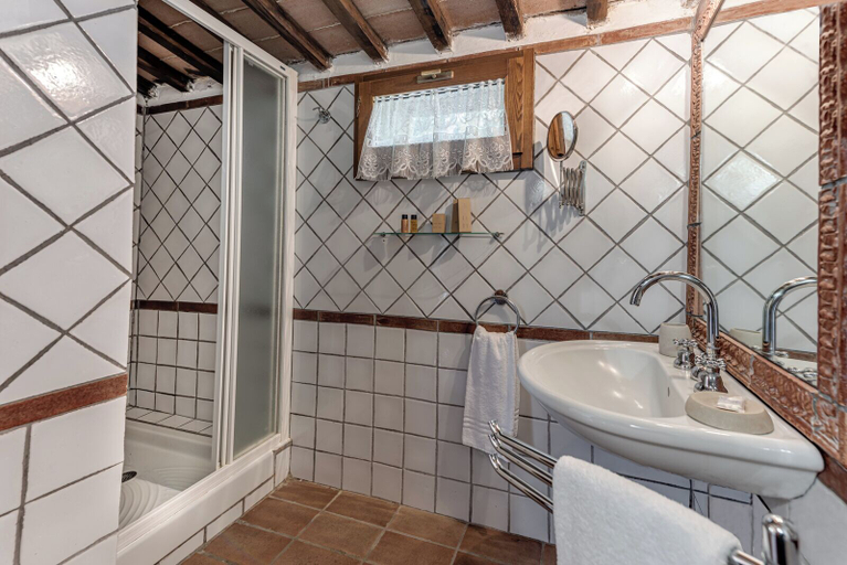 Bathroom 4, Abbadia Sicille Relais, Siena