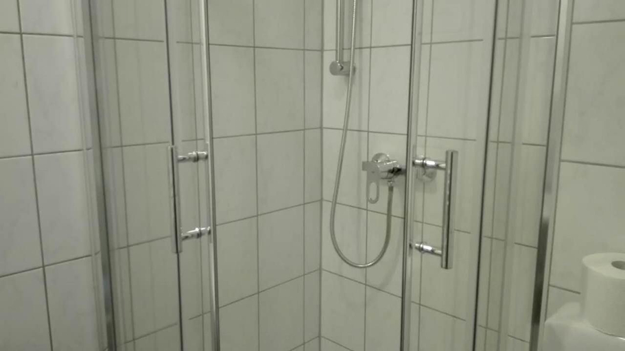 Bathroom 7