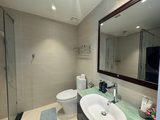 Bathroom 13