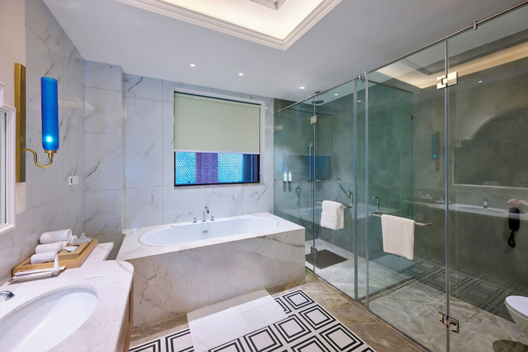 Bathroom 5, Sarovar Premiere Amritsar, Amritsar