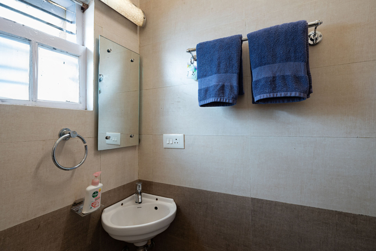 Bathroom 4, Colonel's Inn, The Nilgiris