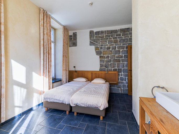 Bedroom 2, Spacious apartment in a 16th-century castle, Liège