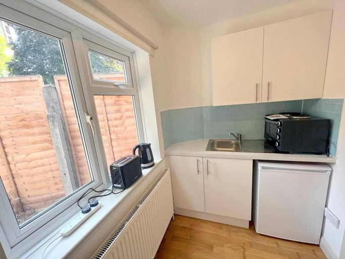 Others 4, Twin Studio Flat in Sutton - Ground Floor, London
