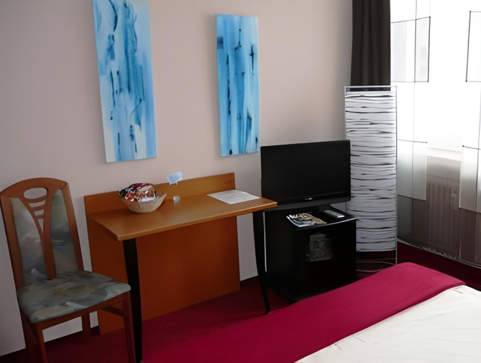 Bedroom 14