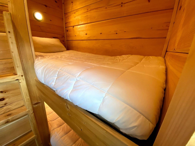 Room 5, B1 NEW Awesome Tiny Home With A C Mountain Views Minutes to Skiing Hiking Attractions, Coos