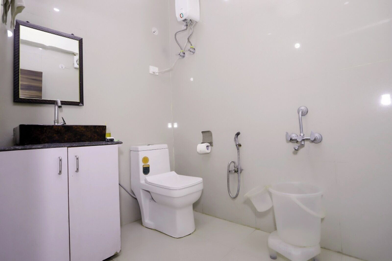 Bathroom 3, Corporate inn 52, Gautam Buddha Nagar