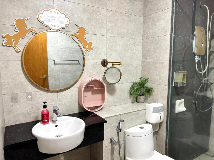 Bathroom 3, Unicorn Fairy Theme 2BR A/port Suite# Straits Intl, Penang Island