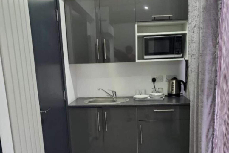 Private kitchen, 1 Bed Flat - Sleeps 2 - Parking - Balcony - Wifi, Nottingham