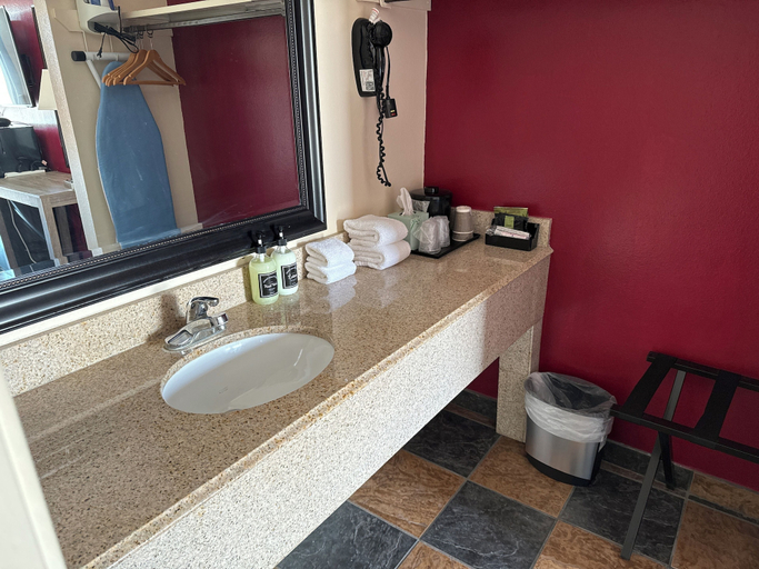 Bathroom 4, Classic Inn Early, Brown
