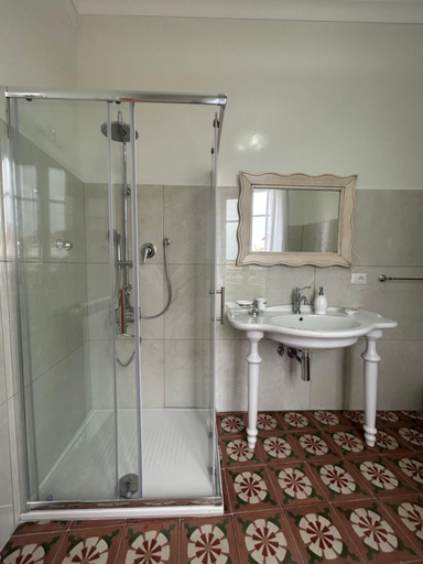 Shower 1, La Casa di Ilde Maison de charme et d art, Benevento