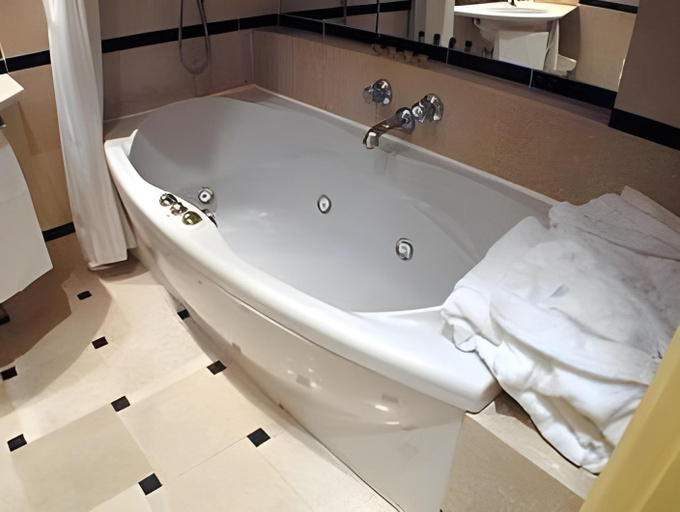 Bathroom 7