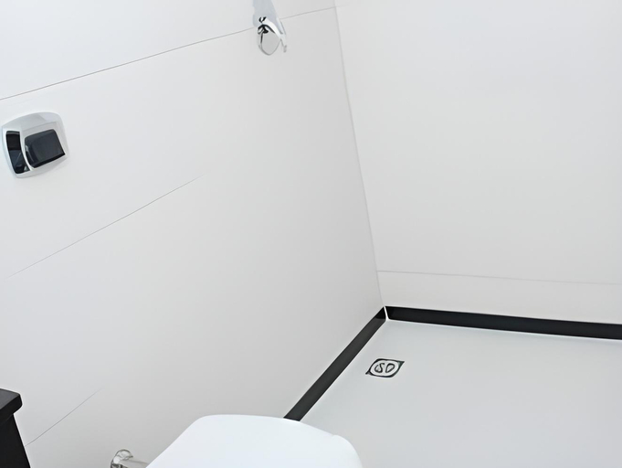 Bathroom 8
