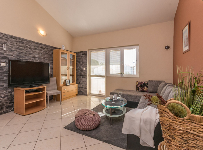 Others 2, Villa Julia, Biograd na Moru