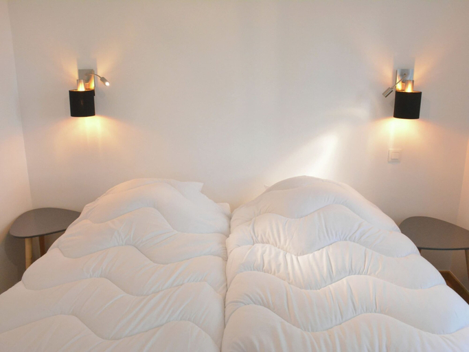 Bedroom 2, Superb Holiday Home With Garden in Serinchamps, Namur