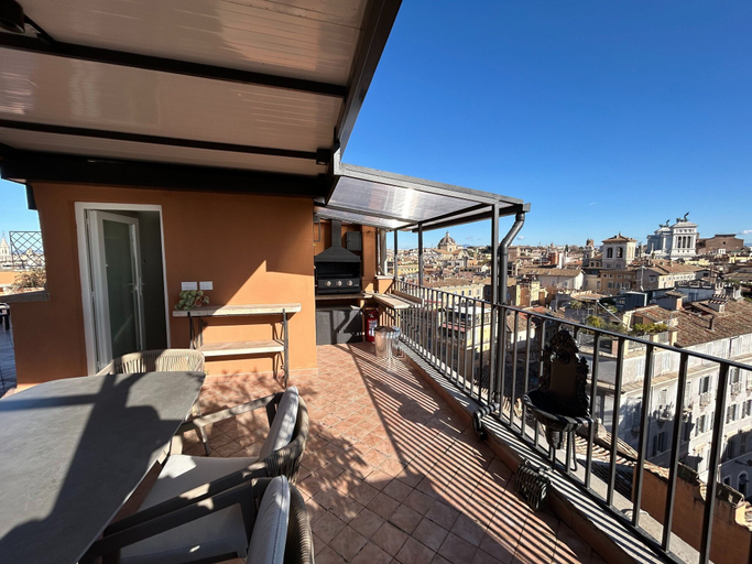 Room 5, Arenula16 - Penthouse With 360 View Terrace, Rome