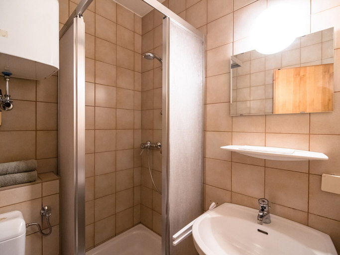 Bathroom 4, Ski-in/ski-out Apartment at Nassfeld in Carinthia, Hermagor