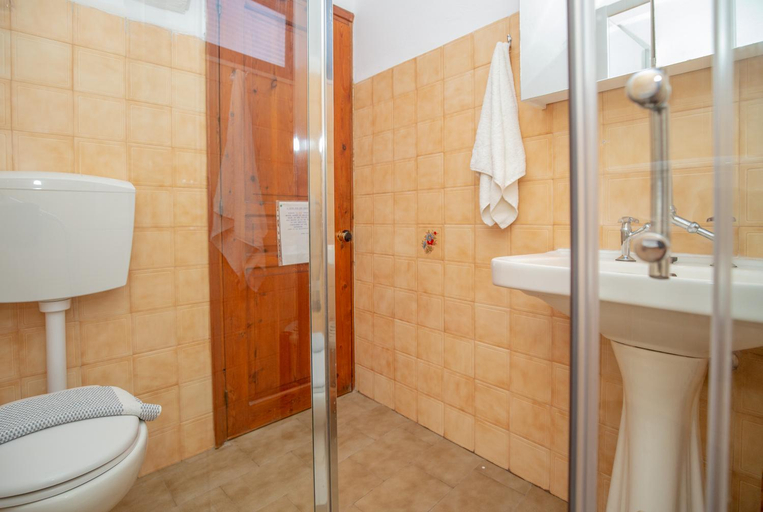 Bathroom 4, Ferma Solaris Apartments, Crete