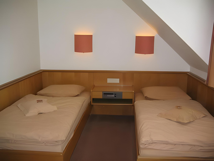 Bedroom 16