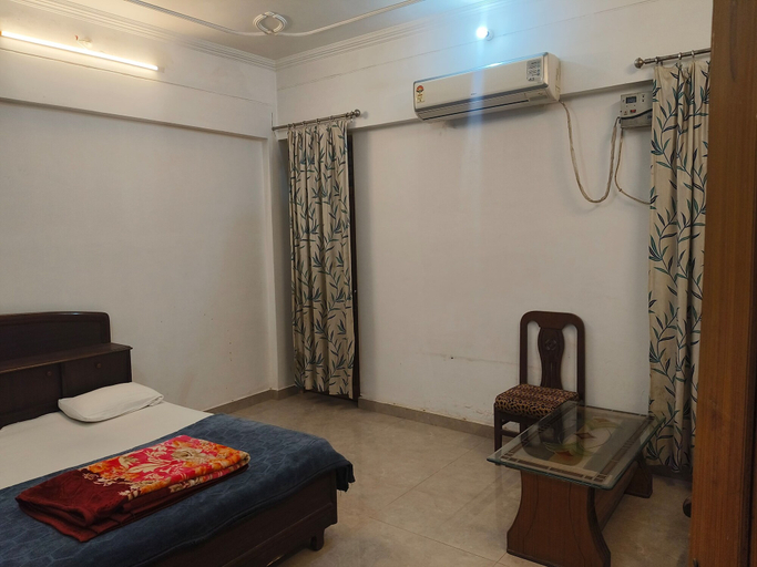 Bedroom 2, Prayag Niwas, Kaushambi