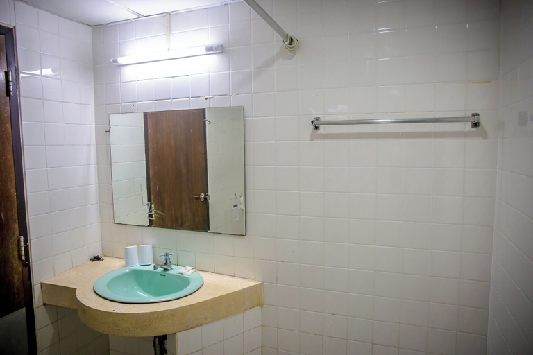 Bathroom 4, Lukmuang 2 Hotel, Muang Phangnga