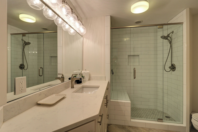 Bathroom 4, Stunning 2 Br/2 BA Third Floor Unit Directly On Santa Rosa Beach! Sleeps 6!, Walton