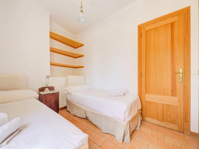 Room 2, Cozy Stay in Historic Estate, Baleares