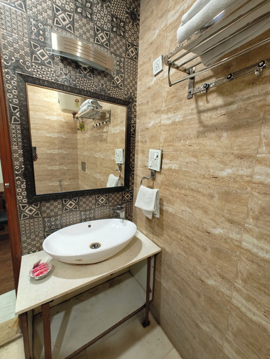 Bathroom 2, Hotel MGM Residency, Delhi