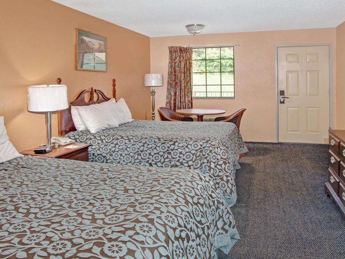 Bedroom 3, Days Inn by Wyndham Marietta White Water, Cobb