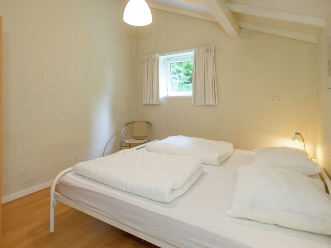 Bedroom 2, Great Spacious Holiday Home in a Tranquil Holiday, Liège