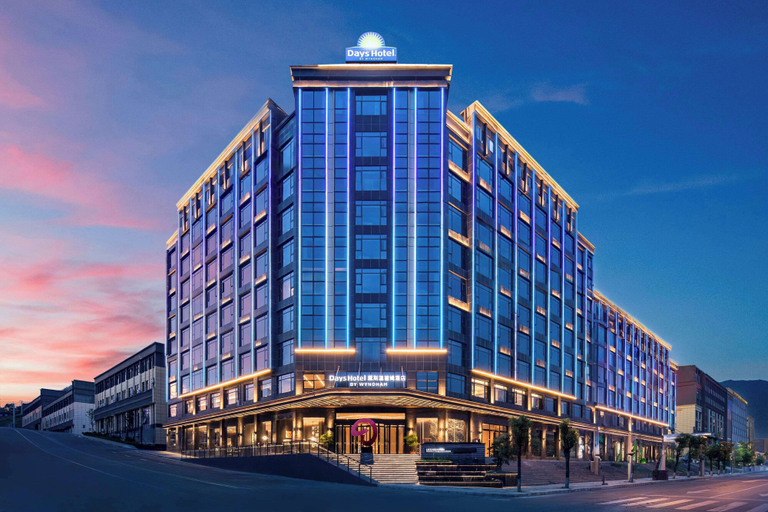 Exterior & Views, Days Hotel by Wyndham Renhuai Canglong, Zunyi