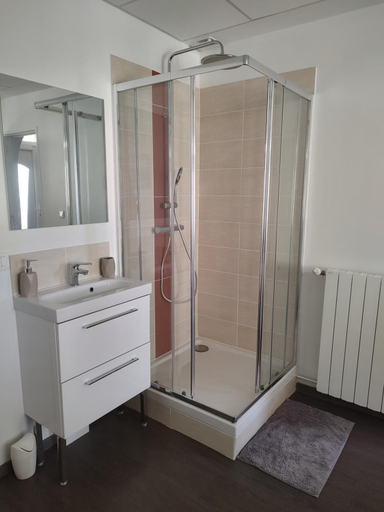 Others 5, Logement F2, Yvelines