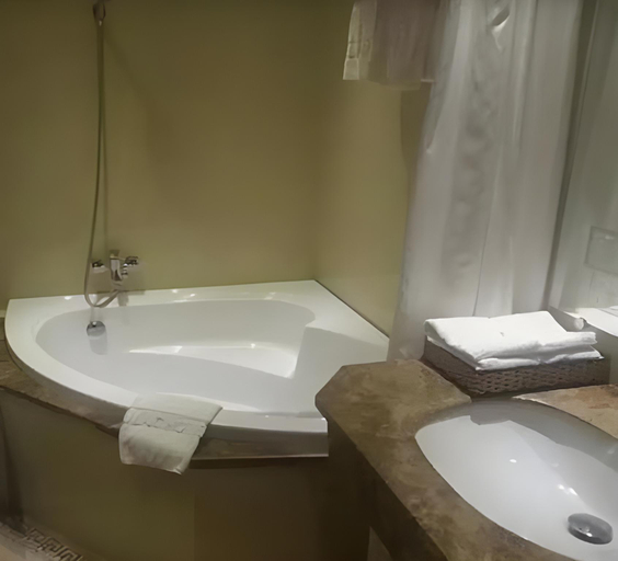 Bathroom 20