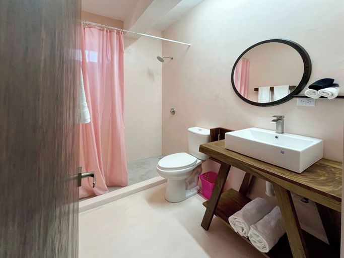 Bathroom 3, Ipan Noya, Nueva San Salvador