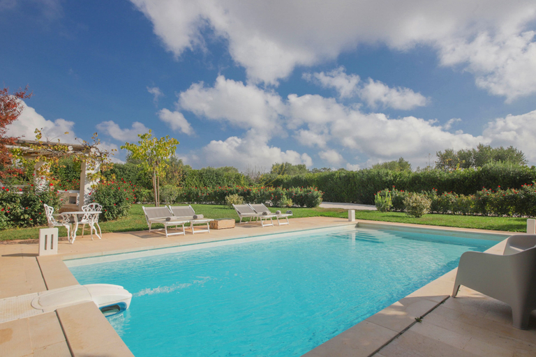 Sport & Beauty 5, TD Trulli della Rosatella Typical Trulli w/ Pool, Bari