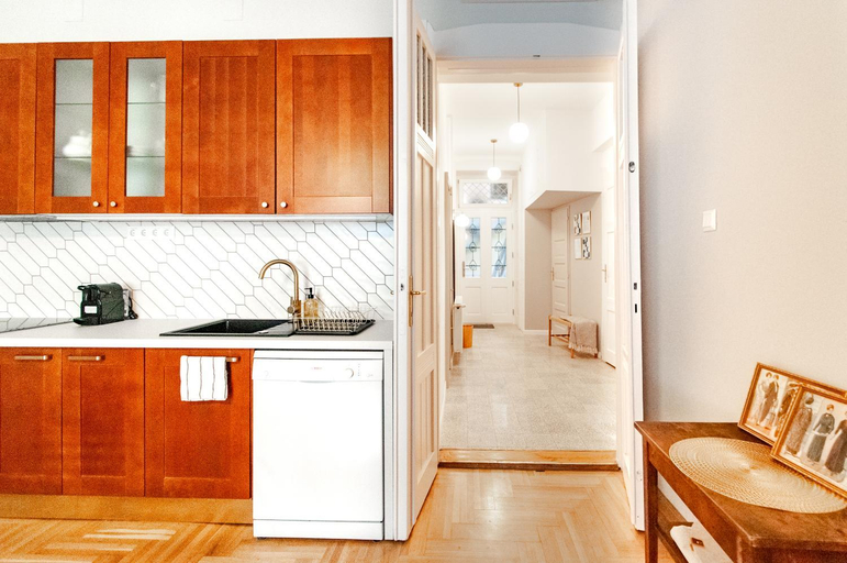 Others 5, Spacious family suite along river side, in the heart of Buda, Budapesti