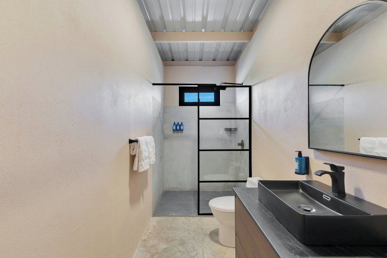 Bathroom 4, Aguadilla Surf Lodge