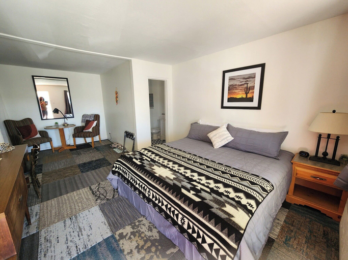 Bedroom 1, Southwest Motel, Cibola